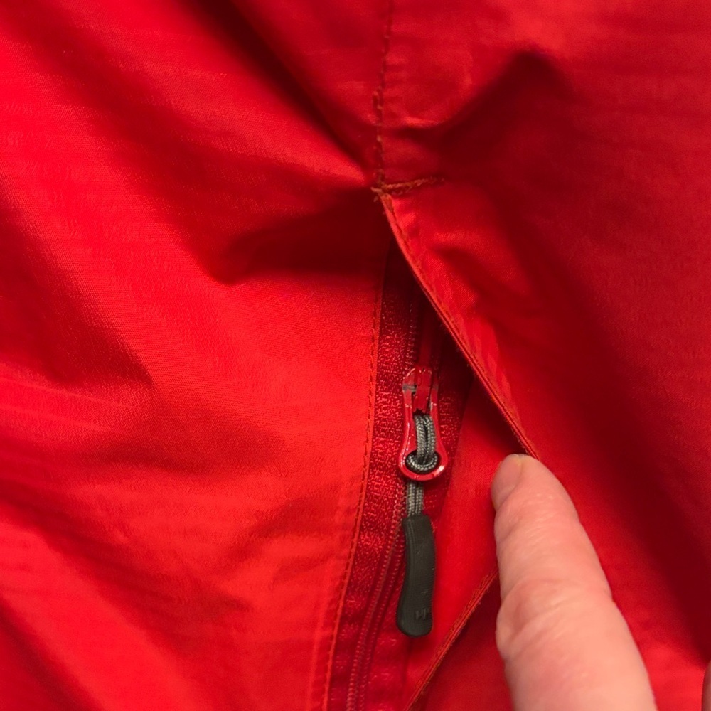Helly Hansen Women's Vibrant Red Ski Jacket - Picture 6 of 11